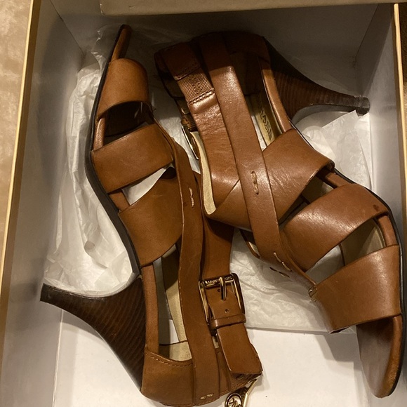 MICHAEL KORS ZOE SANDALS - Picture 14 of 14